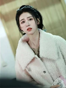Chen Duling's Stunning 'Waiting for a Car' Moment Goes Viral Online - image 1