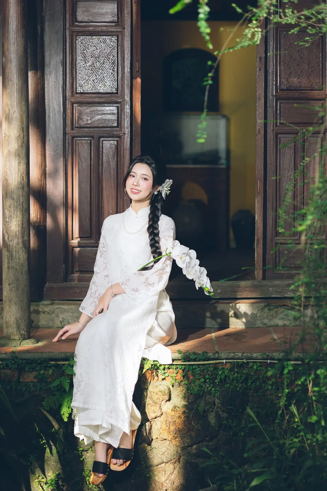 Charming Young Woman in White Lace & Orchids: Radiant Natural Beauty Amidst Greenery 1000026906