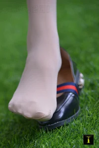 Modern Legwear Trends: Ruoxi in IESS Puhui Collection 147 - image 37