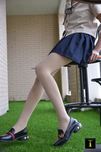 Modern Legwear Trends: Ruoxi in IESS Puhui Collection 147 - image 4