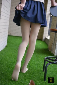 Modern Legwear Trends: Ruoxi in IESS Puhui Collection 147 - image 14