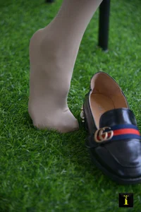 Modern Legwear Trends: Ruoxi in IESS Puhui Collection 147 - image 19