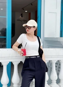 Ageless Quang Tri TV Editor Mistaken for Her Child's Sister - image 3