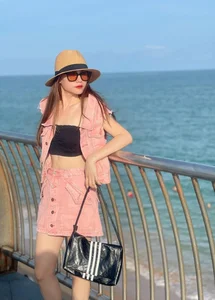 Ageless Quang Tri TV Editor Mistaken for Her Child's Sister - image 1
