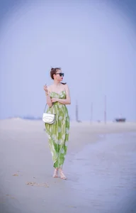 Ageless Quang Tri TV Editor Mistaken for Her Child's Sister - image 9