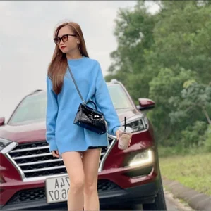 Ageless Quang Tri TV Editor Mistaken for Her Child's Sister - image 8