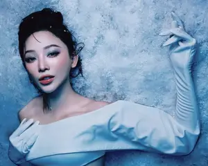 Toc Tien Transforms into a Magnificent 'Snow Princess' Enchanting Art Photo Set for Fandom - image 5