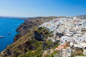 Breathtaking Cliffside Villages Around the World That Defy Gravity - image 10