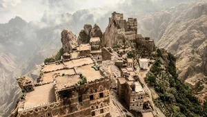 Breathtaking Cliffside Villages Around the World That Defy Gravity - image 1