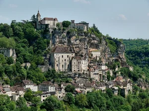Breathtaking Cliffside Villages Around the World That Defy Gravity - image 9