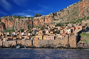 Breathtaking Cliffside Villages Around the World That Defy Gravity - image 6
