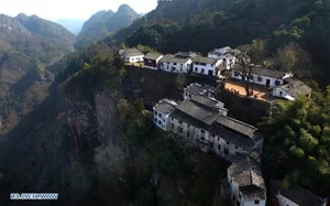 Breathtaking Cliffside Villages Around the World That Defy Gravity - image 2