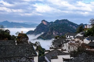 Breathtaking Cliffside Villages Around the World That Defy Gravity - image 4
