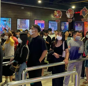 Hanoi Youth in Frenzy Over ‘Dao, Pho va Piano’: The Long Queues for Tickets Are Hard to Believe - image 1