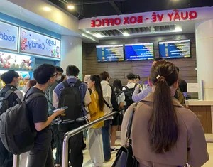 Hanoi Youth in Frenzy Over ‘Dao, Pho va Piano’: The Long Queues for Tickets Are Hard to Believe - image 7