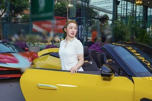 Ly Thuy Chang Redefines Sporty Chic: Chi Bao's Wife Shines on the Pickleball Court - image 2