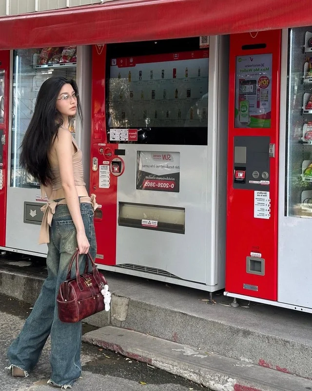 The Captivating Charm of Saigon’s Internet Goddess: A Journey of Beauty