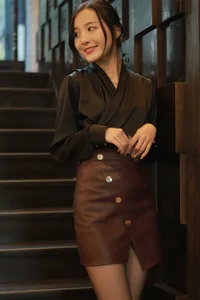 IESS Wanping Brown Leather Skirt Fashion Photography Collection - image 10