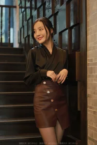 IESS Wanping Brown Leather Skirt Fashion Photography Collection - image 0
