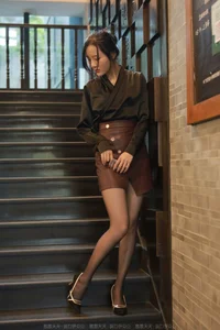 IESS Wanping Brown Leather Skirt Fashion Photography Collection - image 13