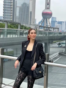 Showbiz High-Society Wife Steals the Spotlight with Red-Carpet Street Style - image 7