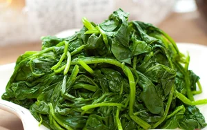 Wild Backyard Plants Become High-End Delicacies in Urban Markets - image 1