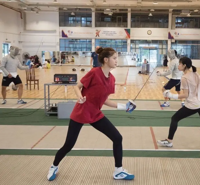 Ngo Thi Huong: Vietnam's Fencing Beauty Queen Radiates with Prestigious Gold Medal