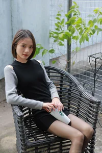 IESS Xiaoliu Sexy Leopard Print and Silk Stockings Bold Gallery - image 10