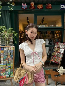 Ly Pham Pregnancy Style: How the Famous Influencer Slays Her Maternity Look - image 8