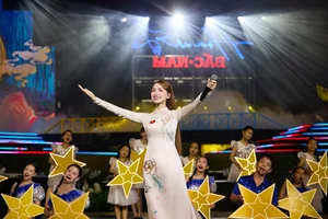 Vietnamese Stars Celebrate National Pride in Stunning Traditional Ao Dai - image 11