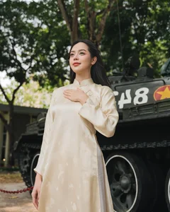 Vietnamese Stars Celebrate National Pride in Stunning Traditional Ao Dai - image 7