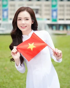 Vietnamese Stars Celebrate National Pride in Stunning Traditional Ao Dai - image 5