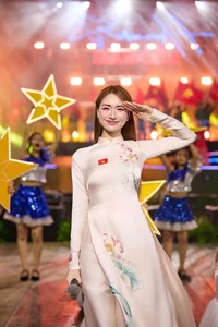 Vietnamese Stars Celebrate National Pride in Stunning Traditional Ao Dai - image 10