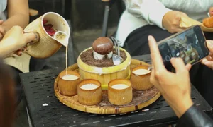 Hanoi’s Viral Mushroom Cocoa: The Creative Street Food Taking Over the Old Quarter - image 5