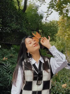 The Timeless Beauty of Actress Thu Nga from Phía Trước Là Bầu Trời - image 2