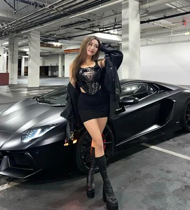 China's Most Beautiful Plus-Size Model and Her Passion for Luxury Cars - image 6