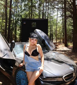 China's Most Beautiful Plus-Size Model and Her Passion for Luxury Cars - image 0