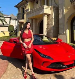 China's Most Beautiful Plus-Size Model and Her Passion for Luxury Cars - image 8