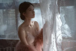 Elegant Indoor Portrait Photography: YiTuYu Art Language Vol.9055 Featuring Model Tree in a Cozy, Fur-Themed Private Room Setting - image 7