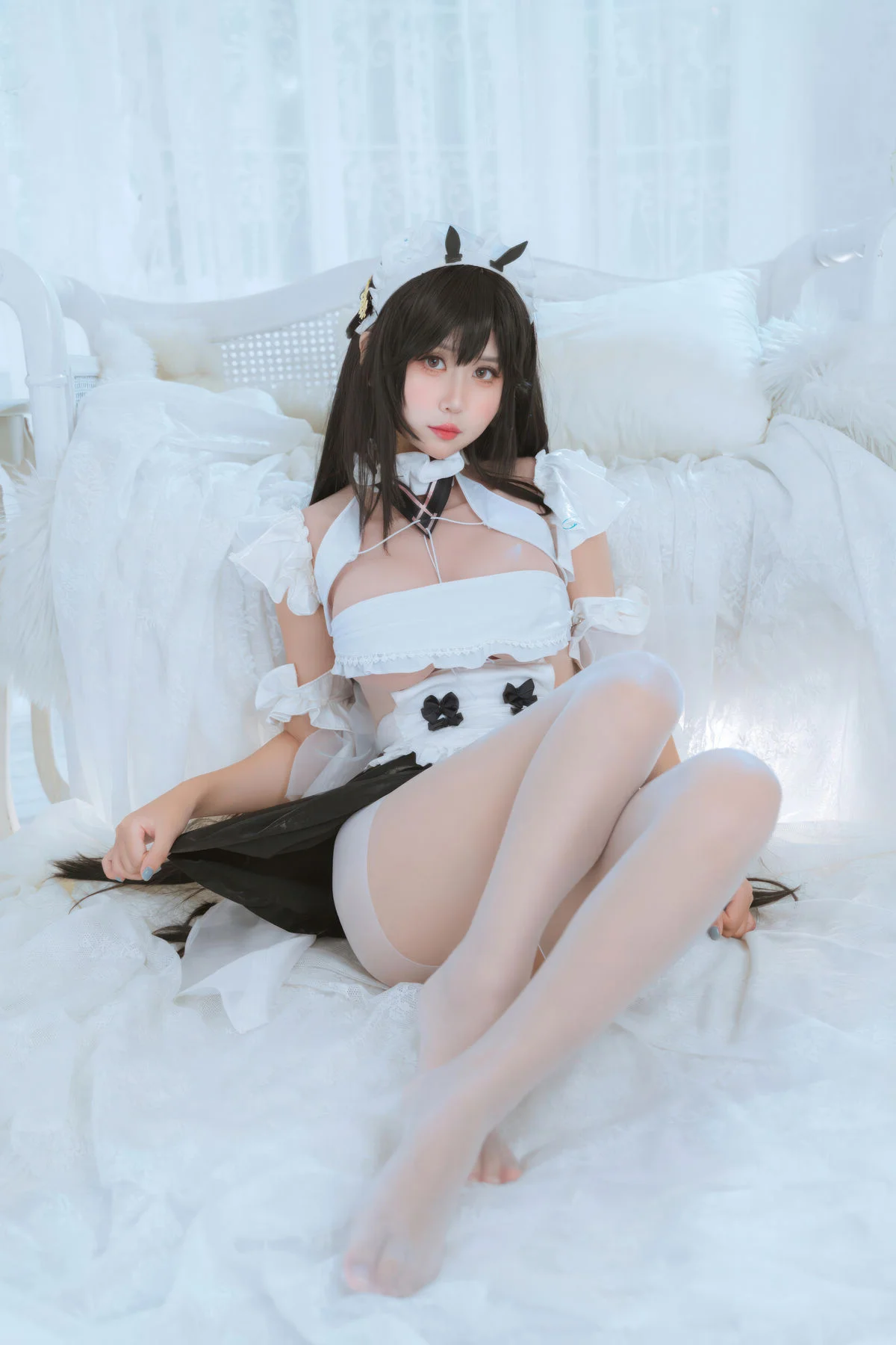 Stunning Azur Lane Indomitable Maid Cosplay by Meng Ya Er o0 – Elegant Anime Inspired Photoshoot Collection