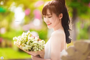 Graceful Vietnamese Women: Celebrating Elegant Fashion and Natural Charm Pack 12 - image 44