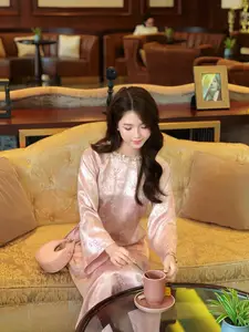 Graceful Pink Ao Dai: Elegant Beauty of Vietnamese Women - image 0