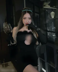 Taiwanese Fashion Influencer Sparks Viral Debate with Bold Nude-Tone Illusion Outfit - image 3