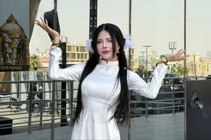 MC Mai Dora Showcases Vietnamese Heritage with Elegant Ao Dai at Esports World Cup - image 8