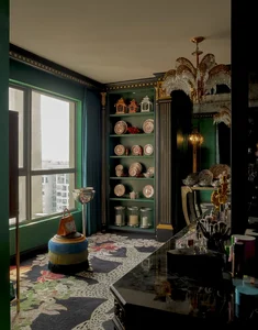 Inspiring Ideas for Living in an Art Filled Modern Apartment - image 3