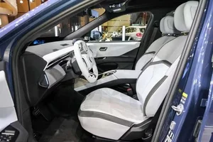 BMW iX3 2026 Debuts in Southeast Asia: 805km Range at 3.3 Billion VND - image 7
