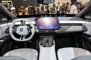BMW iX3 2026 Debuts in Southeast Asia: 805km Range at 3.3 Billion VND - image 9