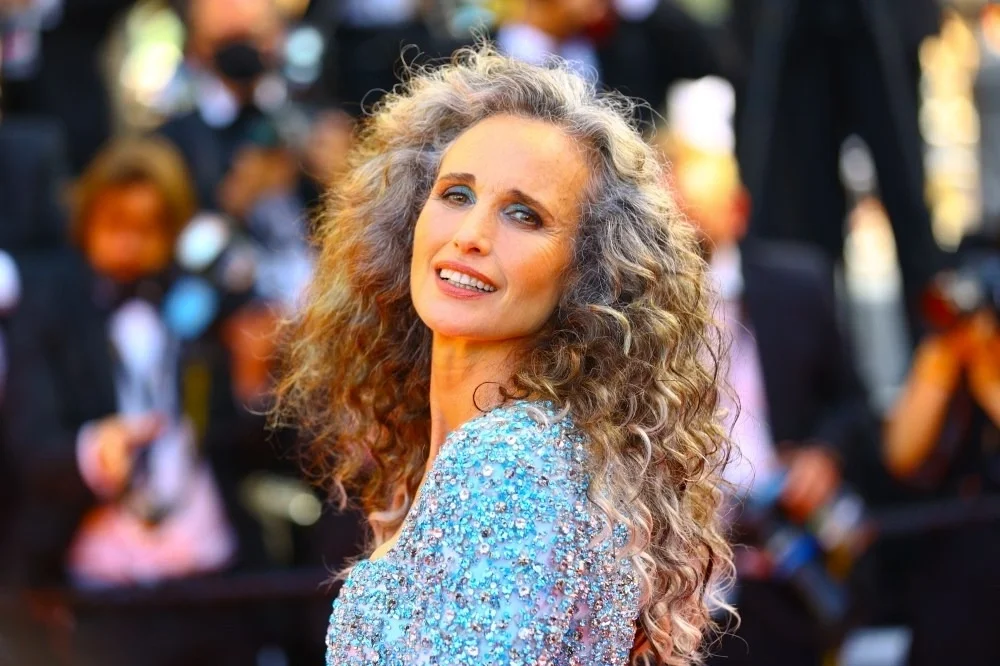 Stunning Long Hairstyles for Middle-Aged Women to Look Youthful