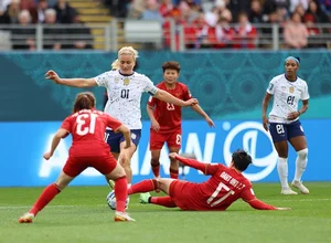 Goalkeeper Kim Thanh Shines as Vietnam Women's Team Holds USA to 3-0 in World Cup - image 2