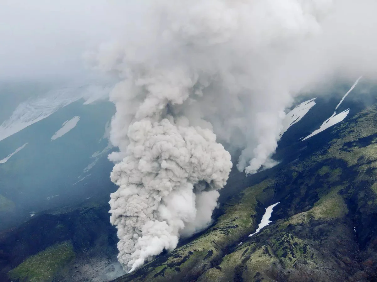 Seven Volcanoes Erupt Simultaneously in Russia Following Major Earthquake